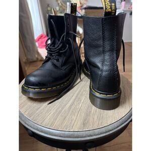 Dr. Martens Pascal 8-Eye Boots Black Leather Size 6 Women Worn Once